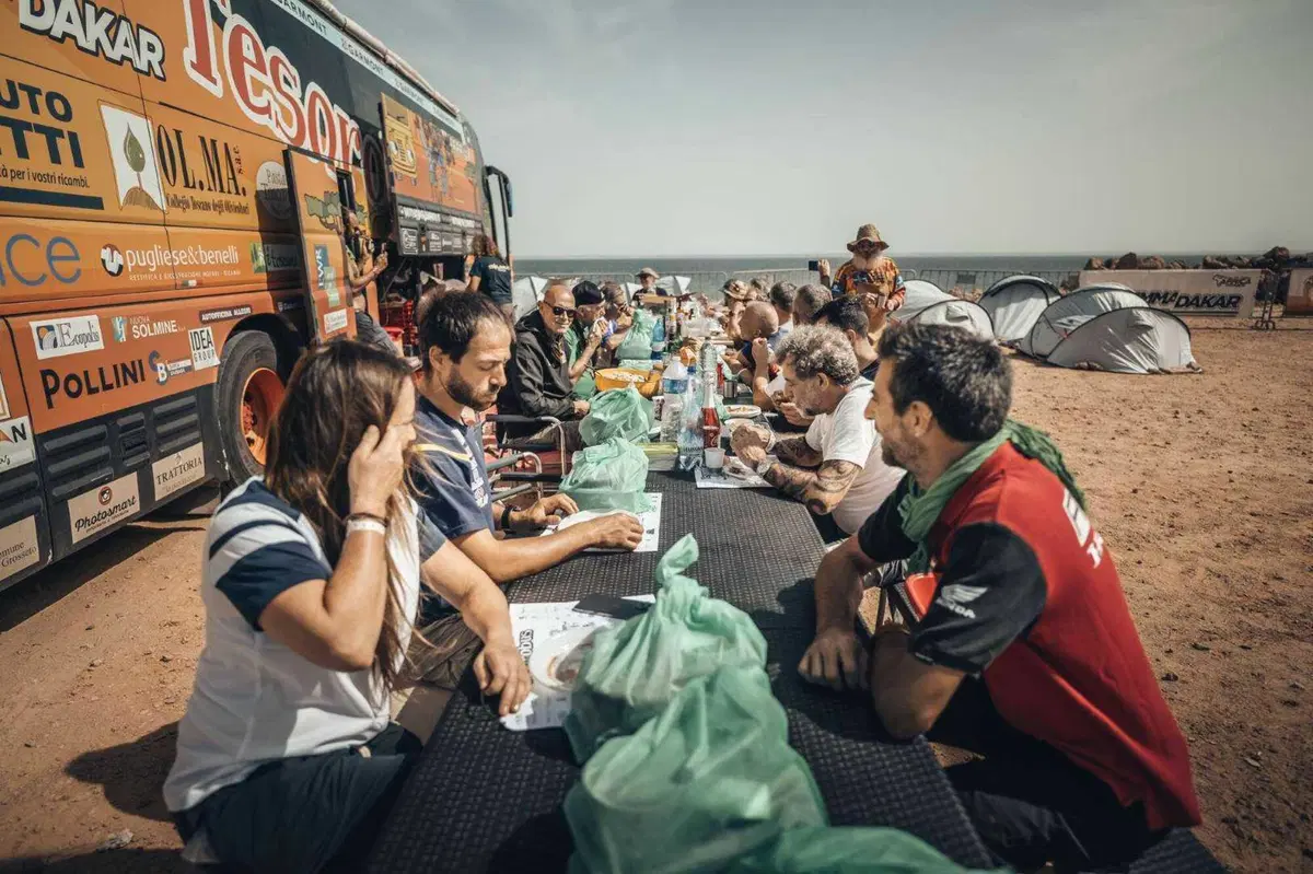 Africa Eco Race 22. Giorno di Riposo sull’Atlantico (18)