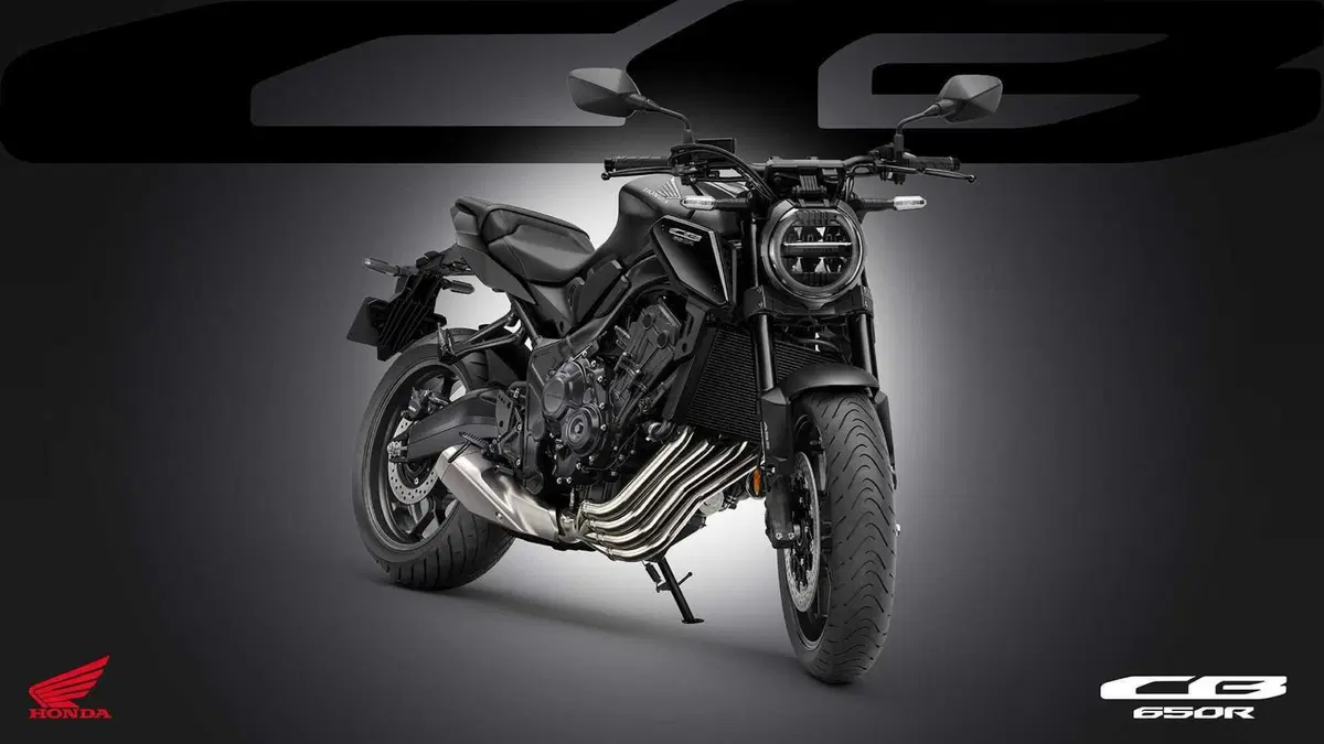 Si rinnova la Honda CB650R 2023, la sola media a 4 cilindri (10)