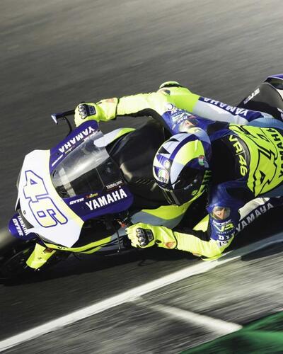 MotoGP 2022. Valentino Rossi gira con la R1 e la nuova tuta, poi va a Valencia per Pecco Bagnaia? [GALLERY] (3)