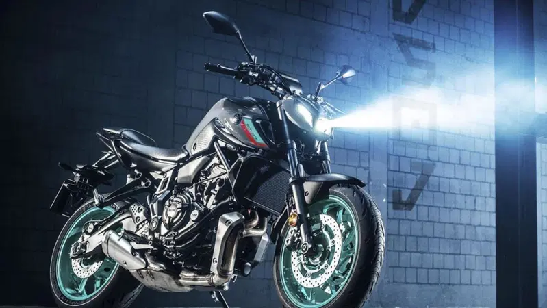 Yamaha MT-07 2023, arriva la strumentazione TFT. E poi c'&egrave; la MT-07 Pure [GALLERY]