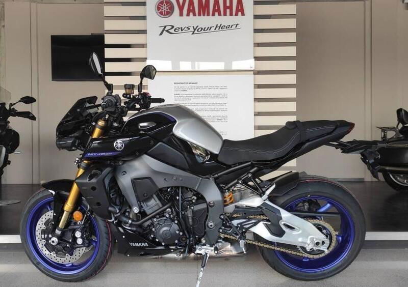 Vendo Yamaha MT-10 SP (2022 - 24) nuova a Alme' (codice 9049857) 