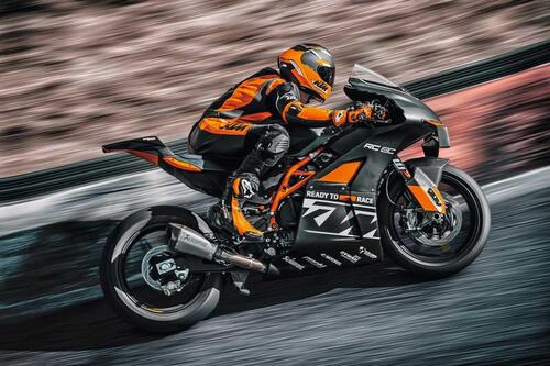 KTM RC 8C 2023: sale a 135 cavalli e scende a 142 kg... [GALLERY]