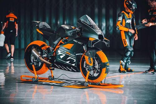 KTM RC 8C 2023: sale a 135 cavalli e scende a 142 kg... [GALLERY] (9)