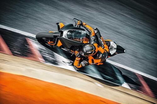 KTM RC 8C 2023: sale a 135 cavalli e scende a 142 kg... [GALLERY] (8)