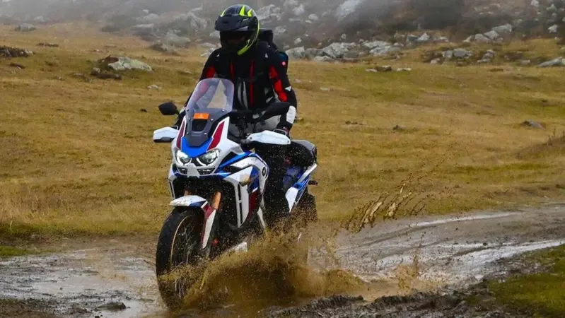ANCMA fa chiarezza sul tema dell'impiego degli pneumatici moto M+S