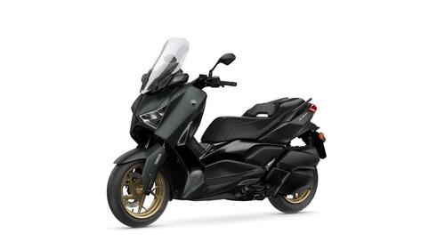 Nuovi Yamaha XMAX 2023, estetica più sportiva e connettività (7)