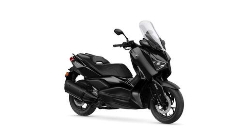 Nuovi Yamaha XMAX 2023, estetica più sportiva e connettività (8)