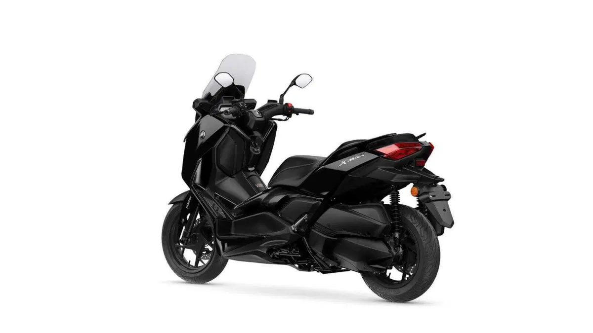 Nuovi Yamaha XMAX 2023, estetica più sportiva e connettività (10)