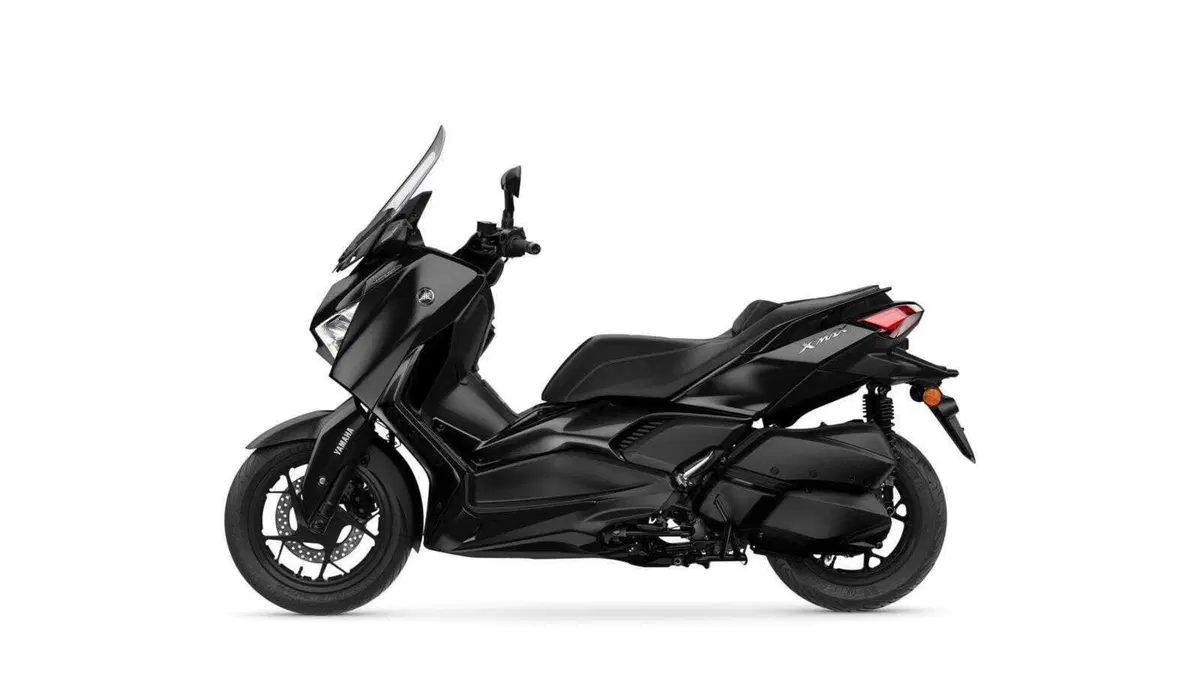 Nuovi Yamaha XMAX 2023, estetica più sportiva e connettività (11)
