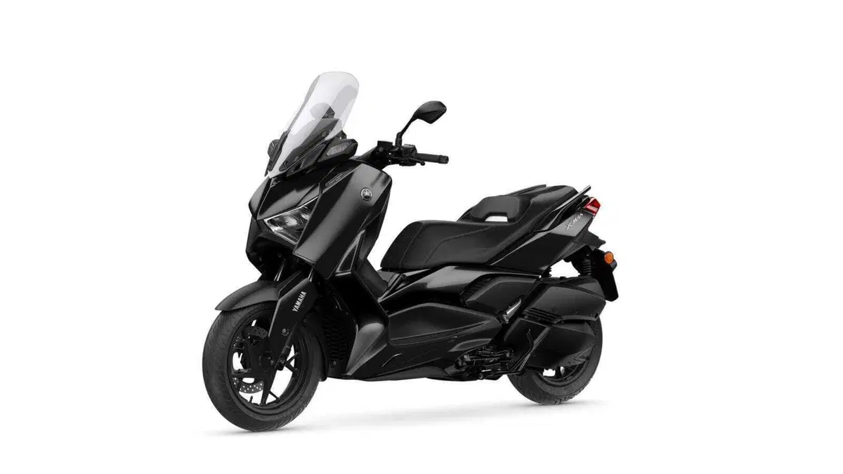 Nuovi Yamaha XMAX 2023, estetica più sportiva e connettività (12)