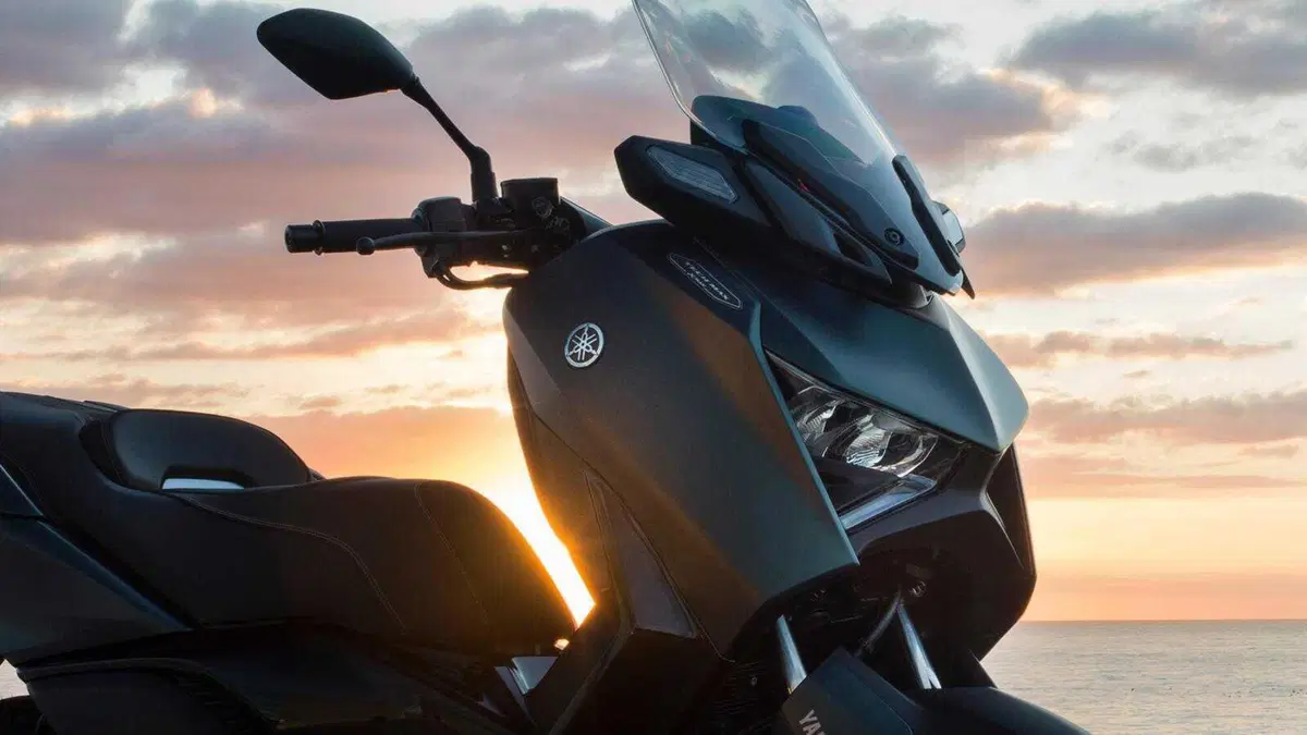 Nuovi Yamaha XMAX 2023, estetica più sportiva e connettività (17)