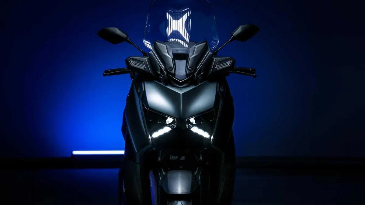 Nuovi Yamaha XMAX 2023, estetica più sportiva e connettività (18)