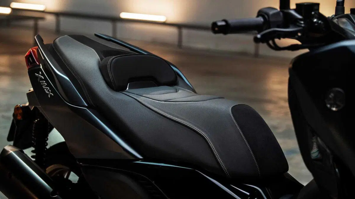 Nuovi Yamaha XMAX 2023, estetica più sportiva e connettività (21)