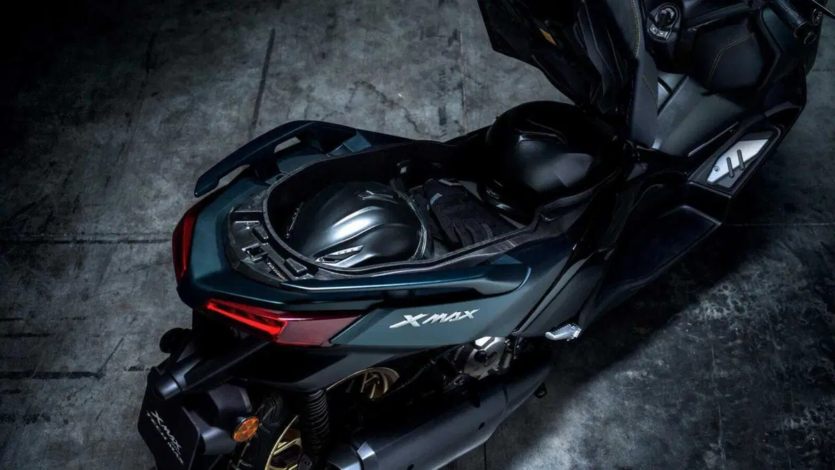 Nuovi Yamaha XMAX 2023, estetica più sportiva e connettività (22)