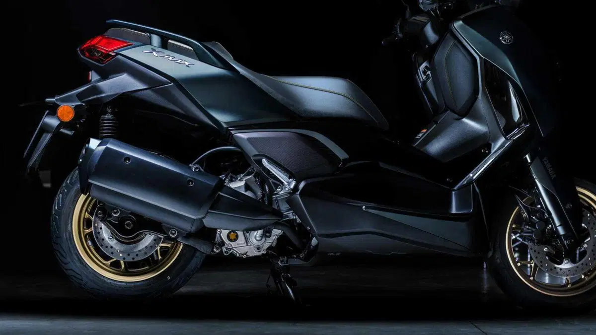 Nuovi Yamaha XMAX 2023, estetica più sportiva e connettività (24)