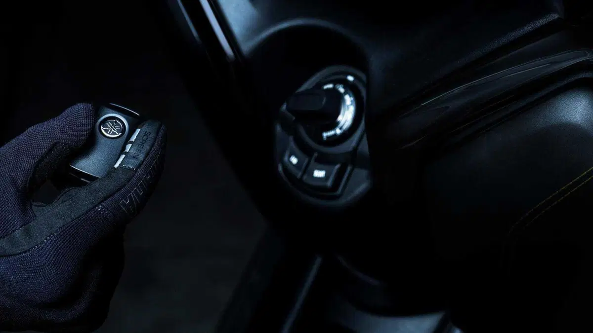 Nuovi Yamaha XMAX 2023, estetica più sportiva e connettività (25)