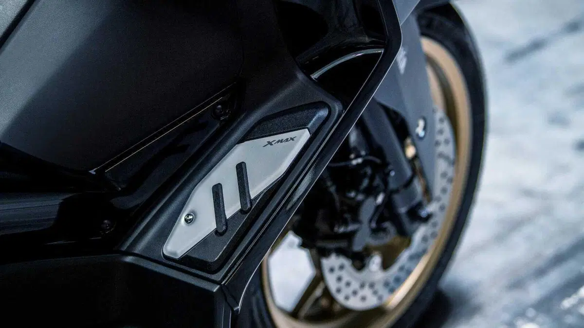 Nuovi Yamaha XMAX 2023, estetica più sportiva e connettività (29)