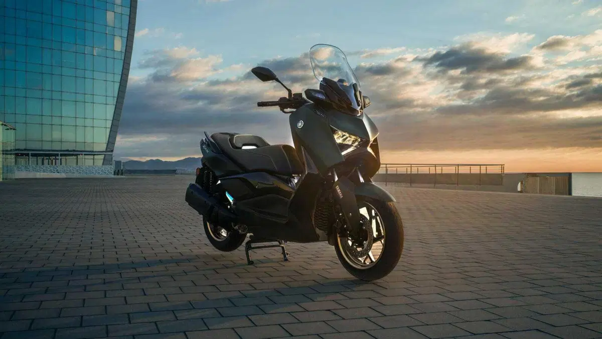 Nuovi Yamaha XMAX 2023, estetica più sportiva e connettività (27)