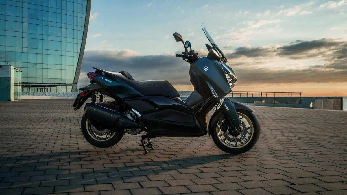 Nuovi Yamaha XMAX 2023, estetica più sportiva e connettività (32)