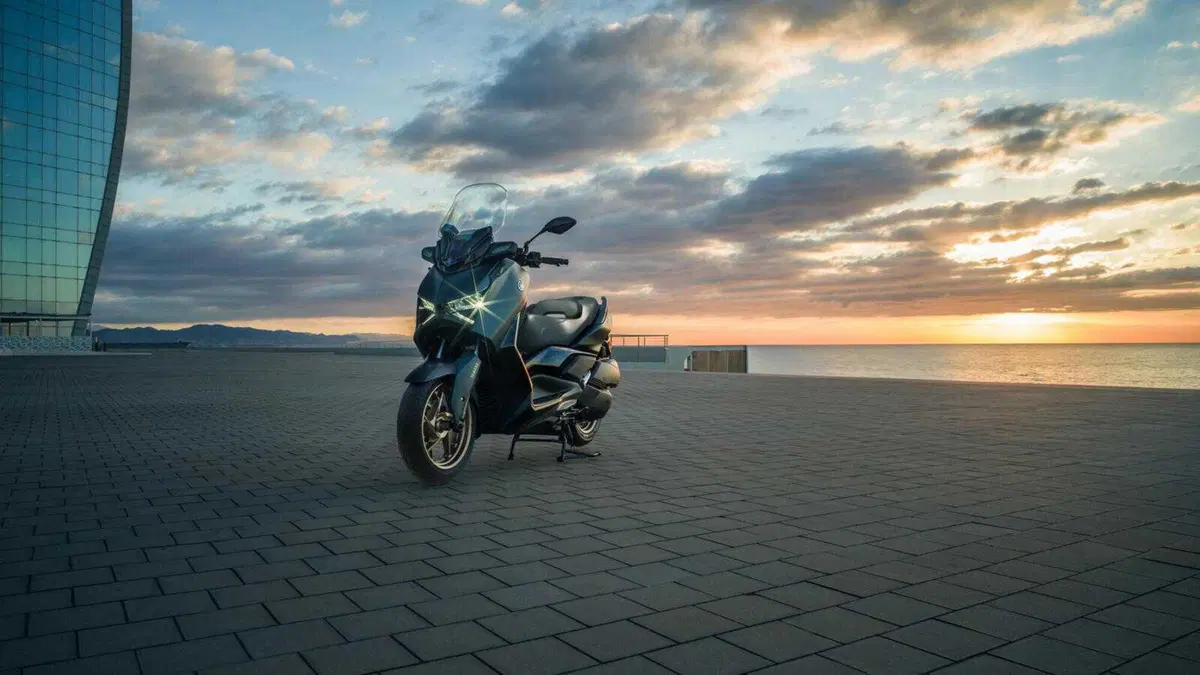 Nuovi Yamaha XMAX 2023, estetica più sportiva e connettività (33)