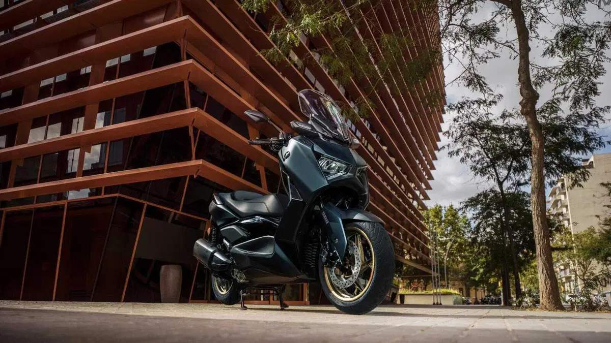 Nuovi Yamaha XMAX 2023, estetica più sportiva e connettività (34)