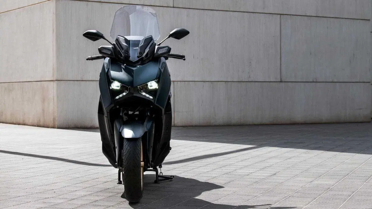Nuovi Yamaha XMAX 2023, estetica più sportiva e connettività (35)