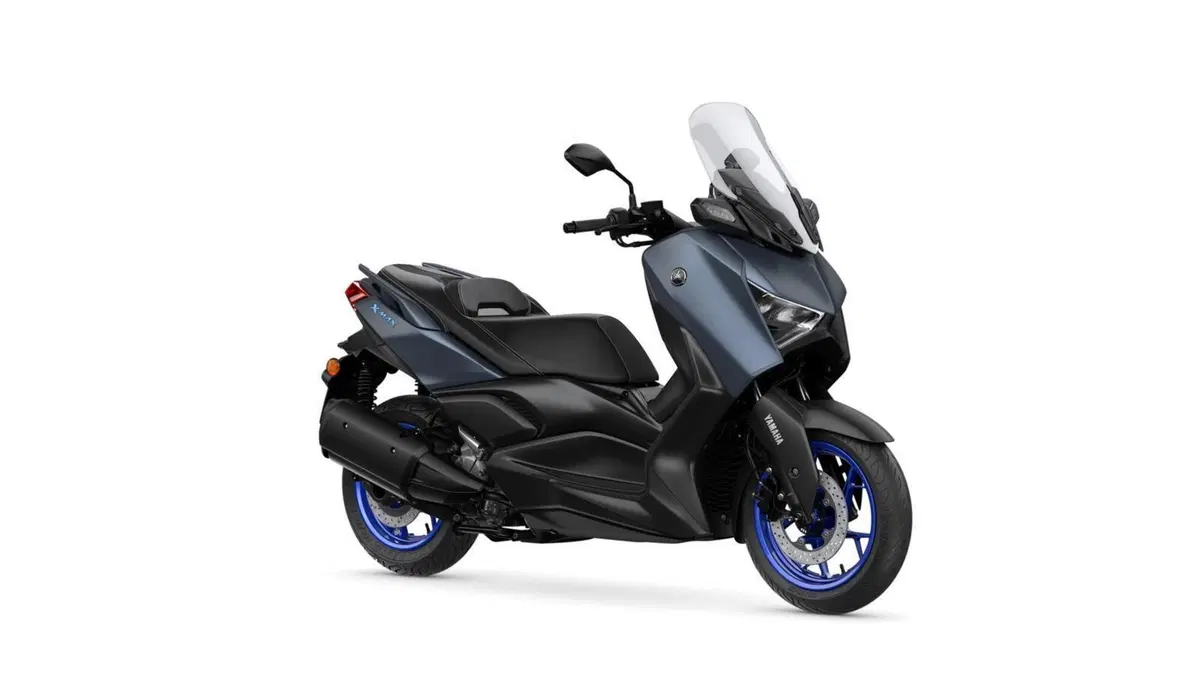 Nuovi Yamaha XMAX 2023, estetica più sportiva e connettività (2)