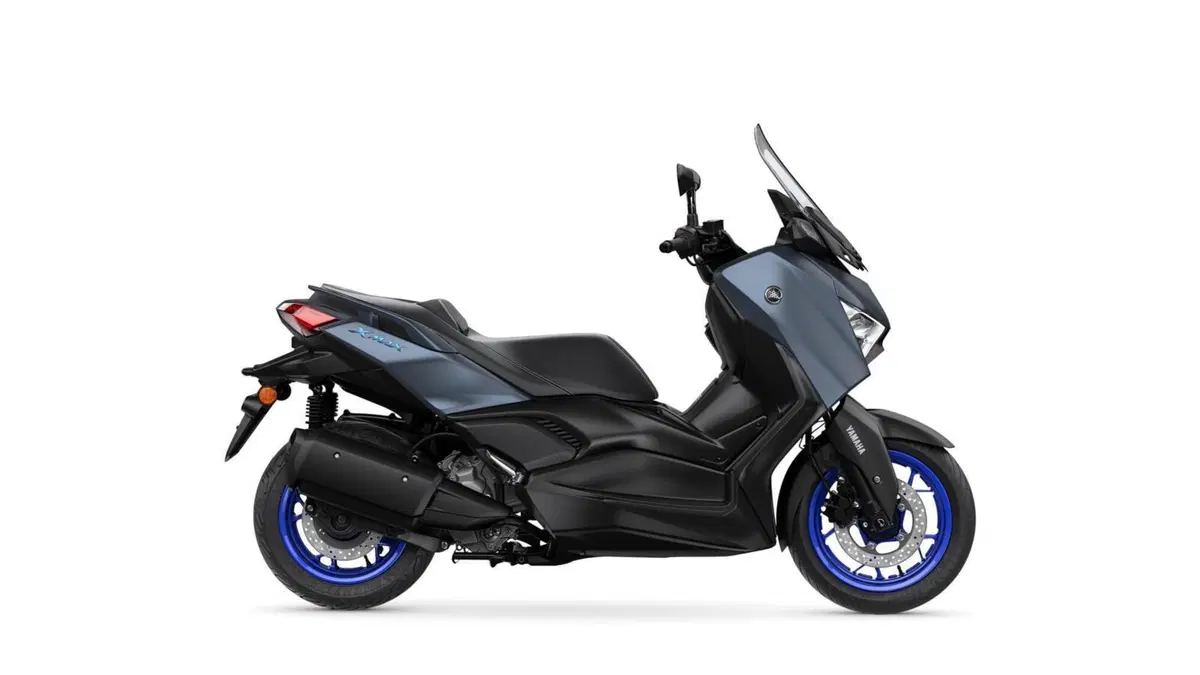 Nuovi Yamaha XMAX 2023, estetica più sportiva e connettività