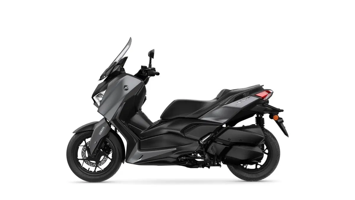 Nuovi Yamaha XMAX 2023, estetica più sportiva e connettività (5)