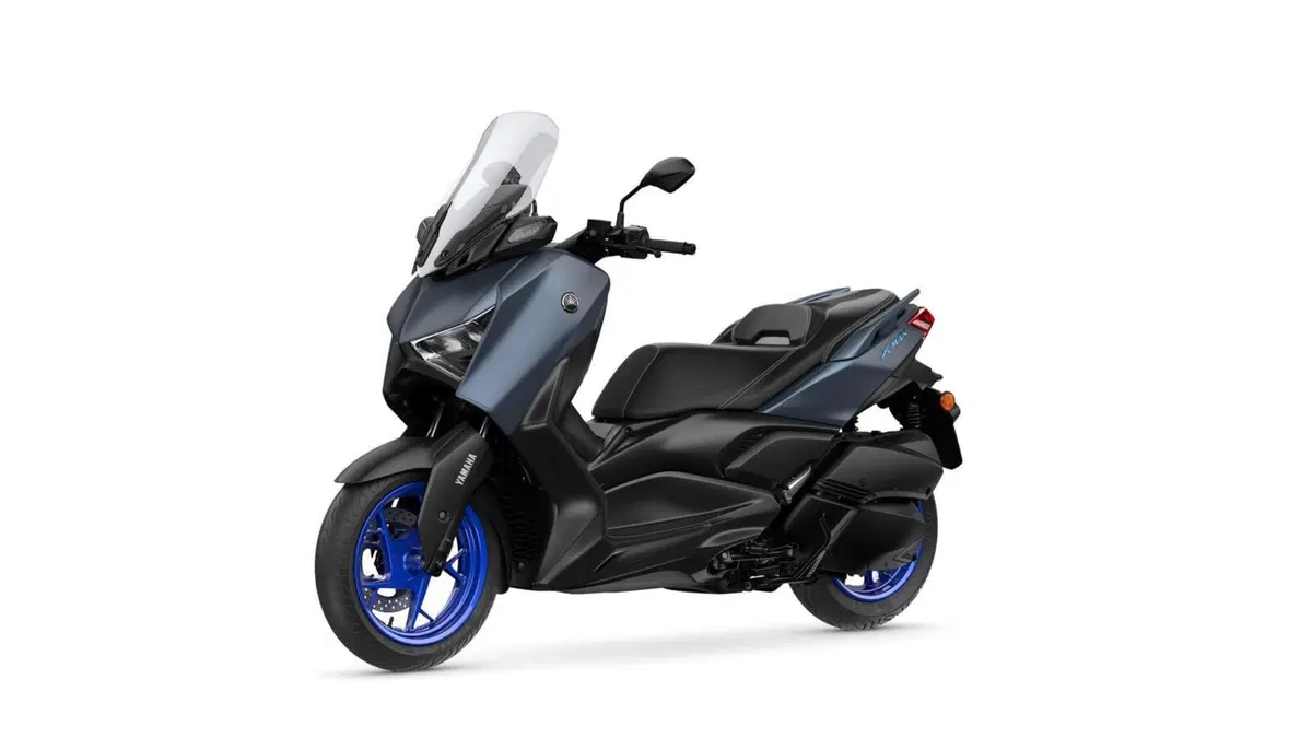 Nuovi Yamaha XMAX 2023, estetica più sportiva e connettività (3)