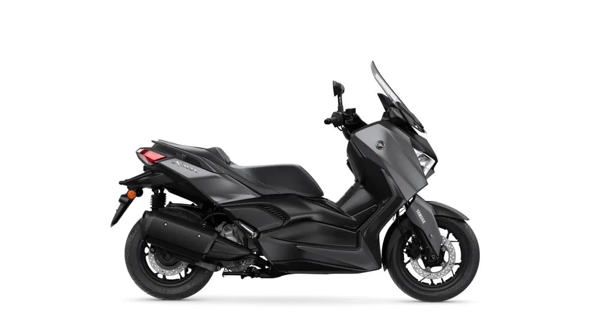 Nuovi Yamaha XMAX 2023, estetica più sportiva e connettività (4)