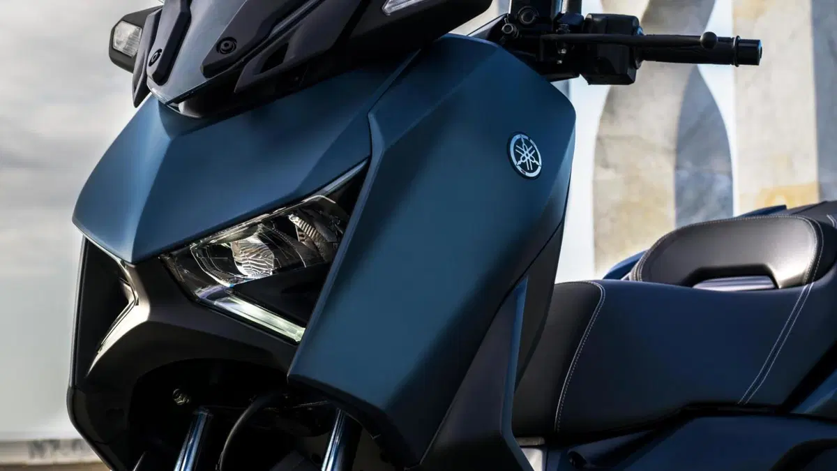 Nuovi Yamaha XMAX 2023, estetica più sportiva e connettività (12)