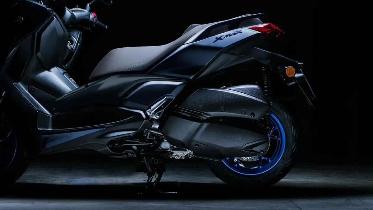 Nuovi Yamaha XMAX 2023, estetica più sportiva e connettività (14)