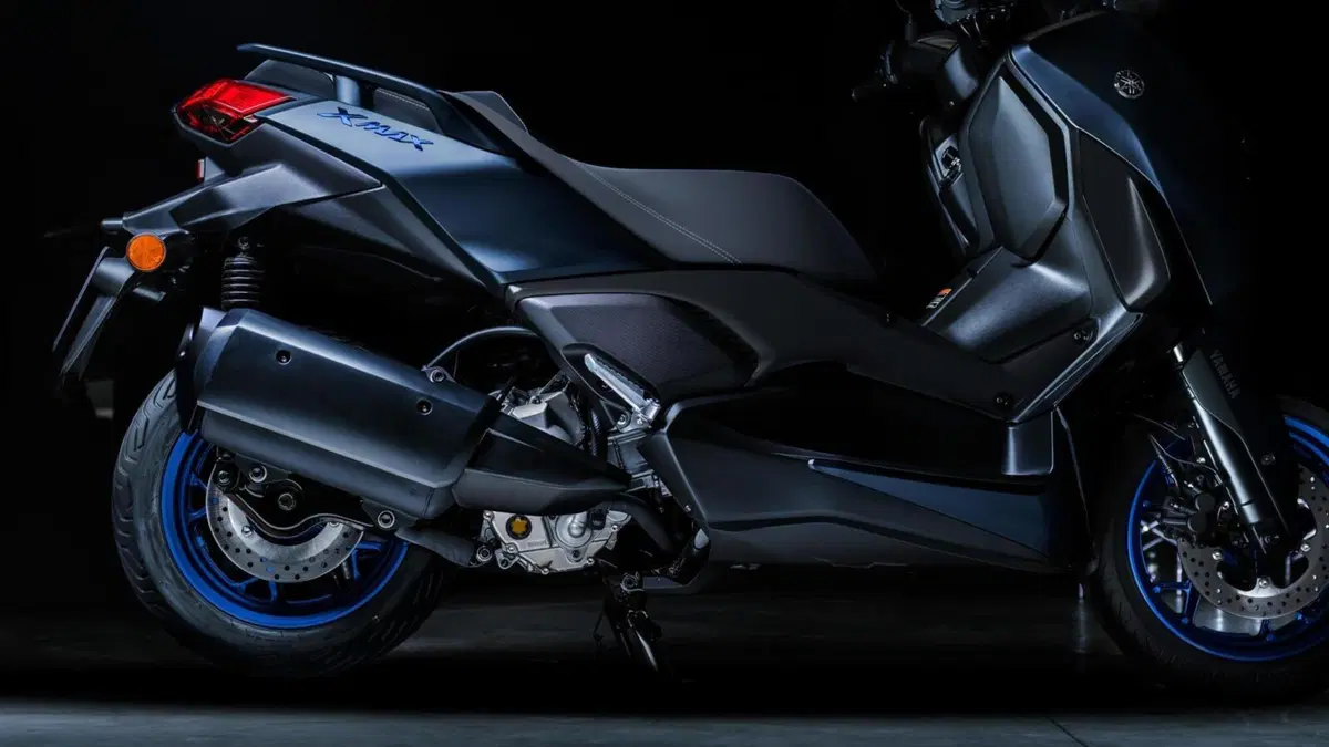 Nuovi Yamaha XMAX 2023, estetica più sportiva e connettività (10)