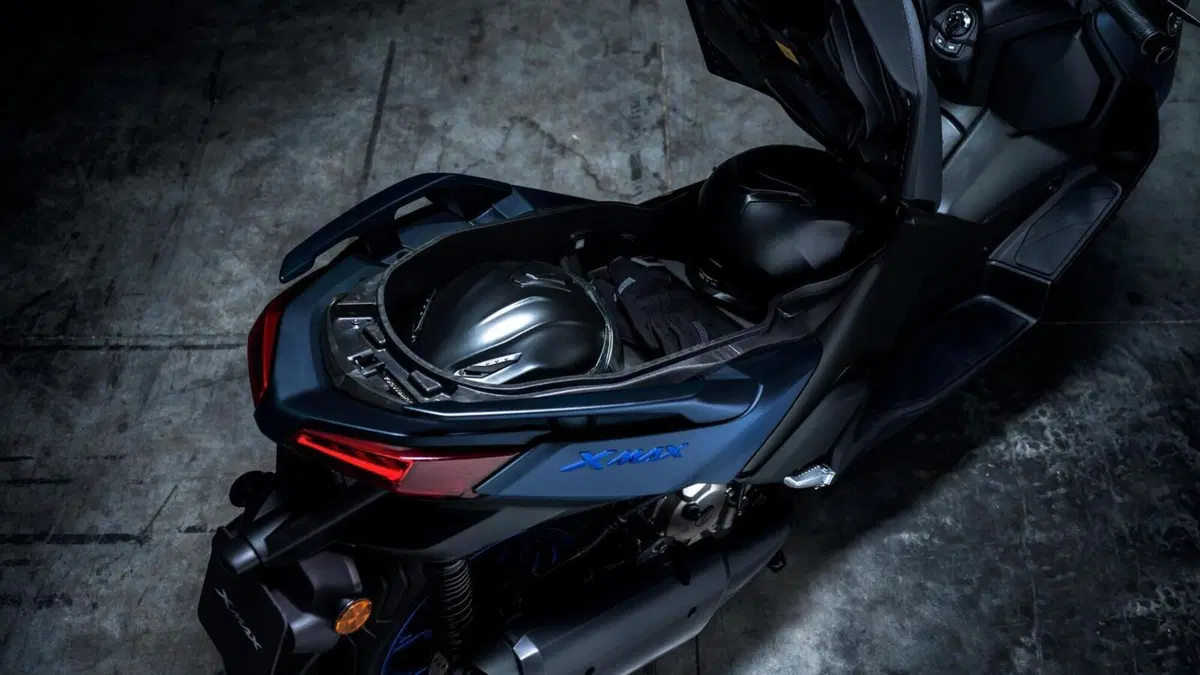 Nuovi Yamaha XMAX 2023, estetica più sportiva e connettività (17)
