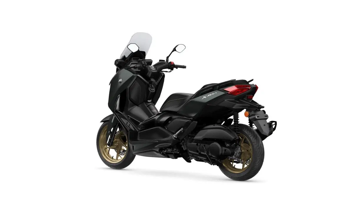 Nuovi Yamaha XMAX 2023, estetica più sportiva e connettività (4)