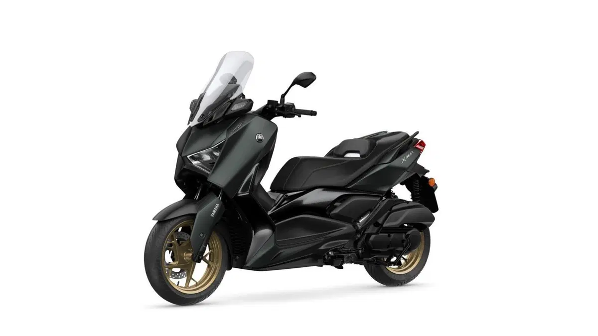 Nuovi Yamaha XMAX 2023, estetica più sportiva e connettività (3)