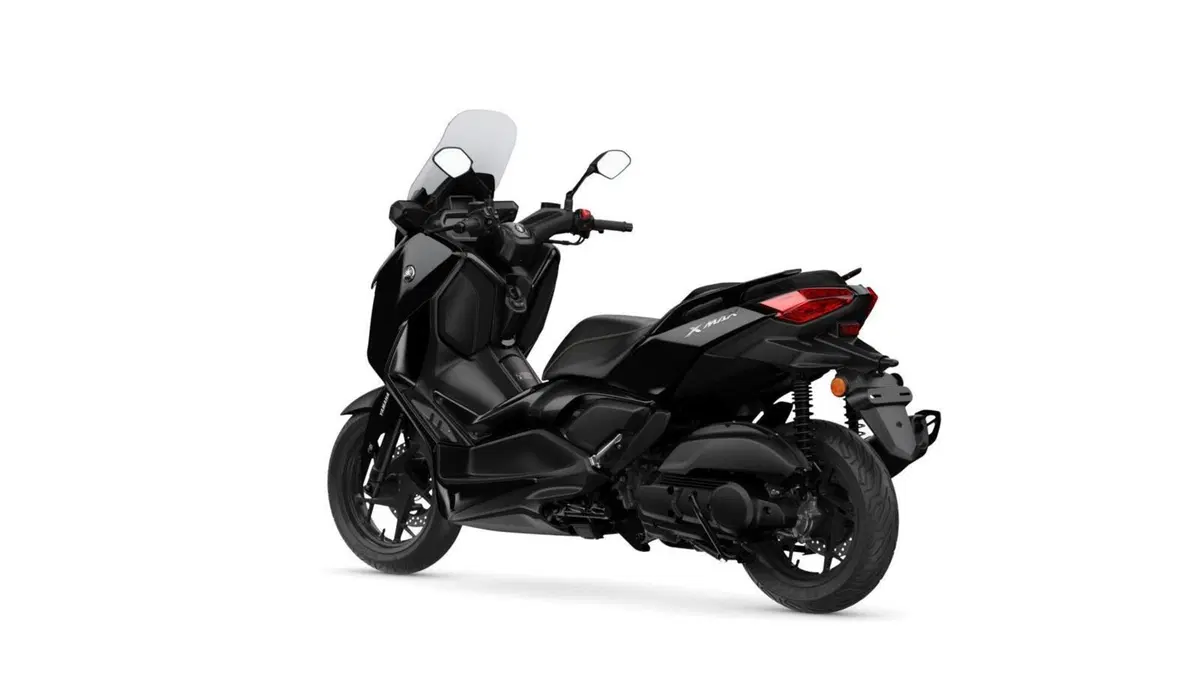 Nuovi Yamaha XMAX 2023, estetica più sportiva e connettività (11)