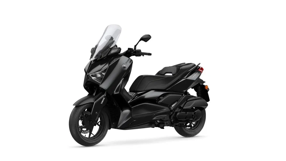Nuovi Yamaha XMAX 2023, estetica più sportiva e connettività (5)
