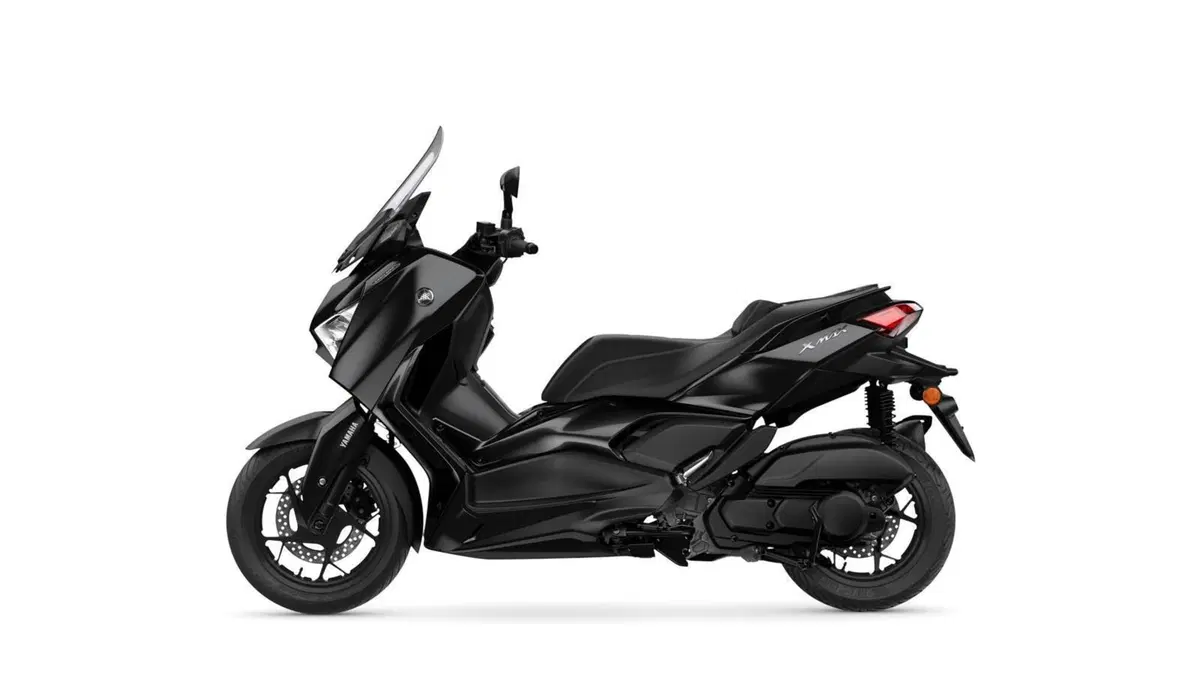 Nuovi Yamaha XMAX 2023, estetica più sportiva e connettività (10)