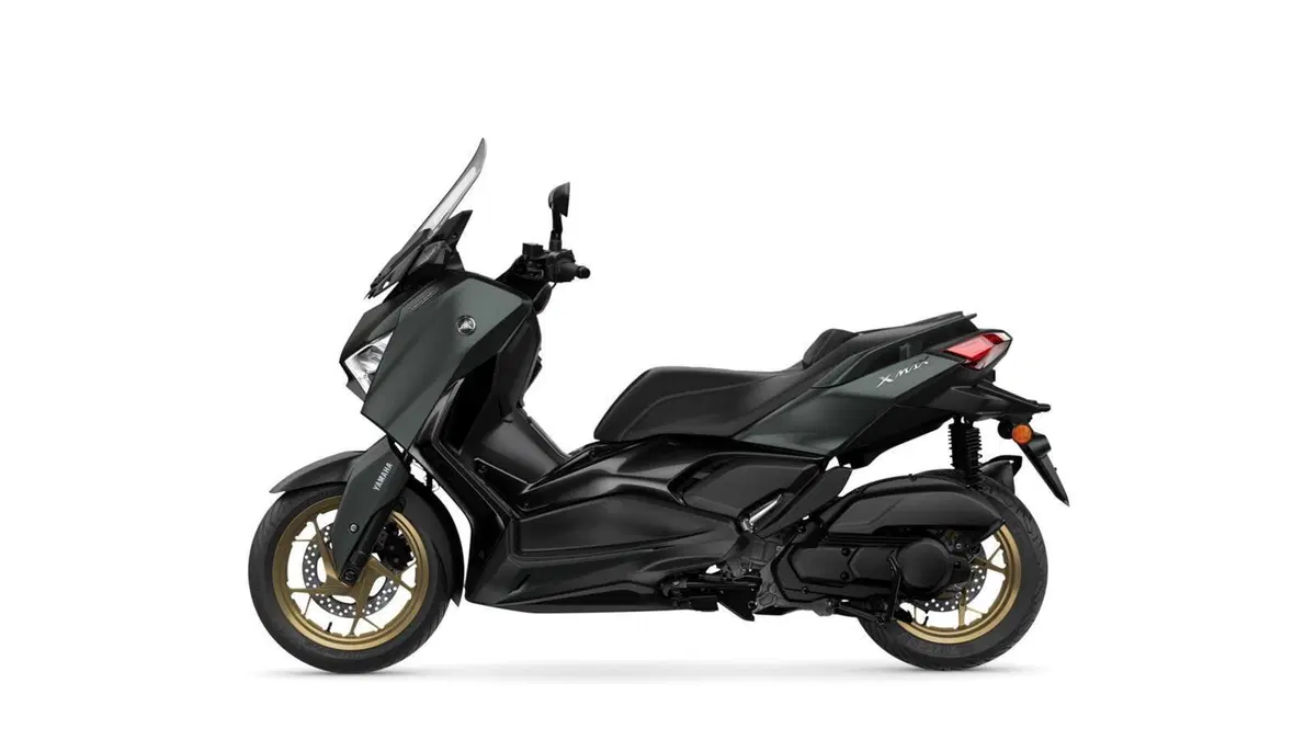 Nuovi Yamaha XMAX 2023, estetica più sportiva e connettività (7)