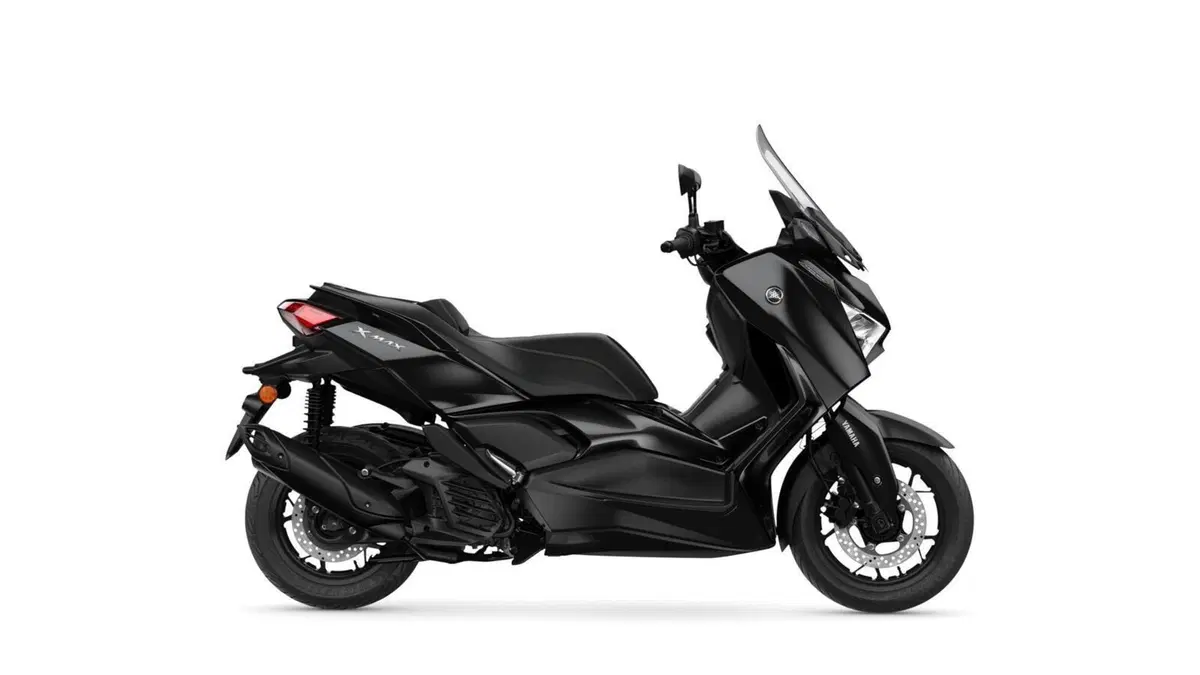 Nuovi Yamaha XMAX 2023, estetica più sportiva e connettività (13)