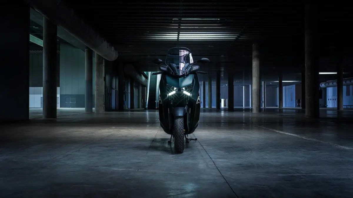 Nuovi Yamaha XMAX 2023, estetica più sportiva e connettività (2)