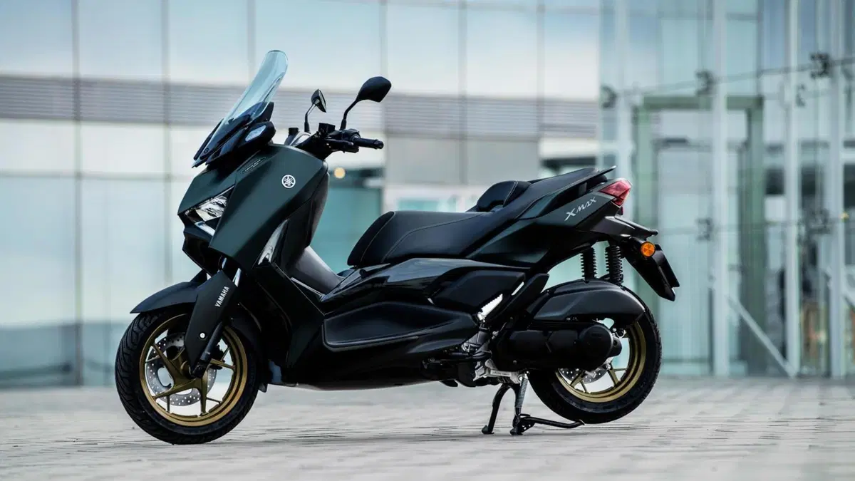Nuovi Yamaha XMAX 2023, estetica più sportiva e connettività