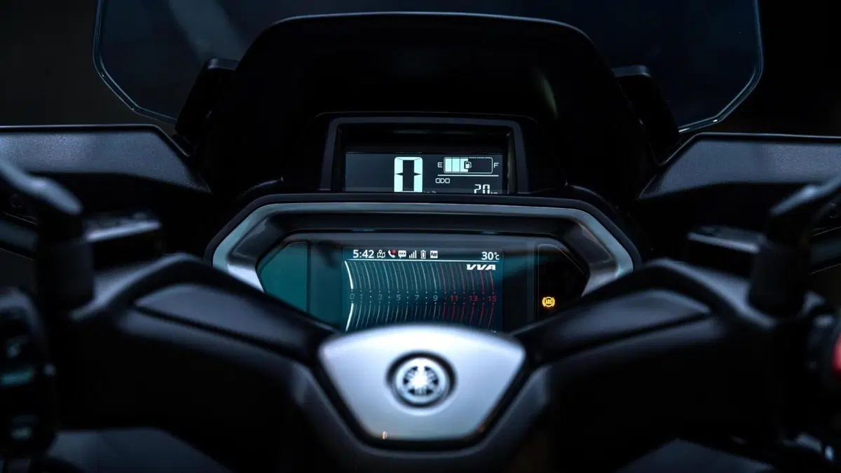 Nuovi Yamaha XMAX 2023, estetica più sportiva e connettività (14)