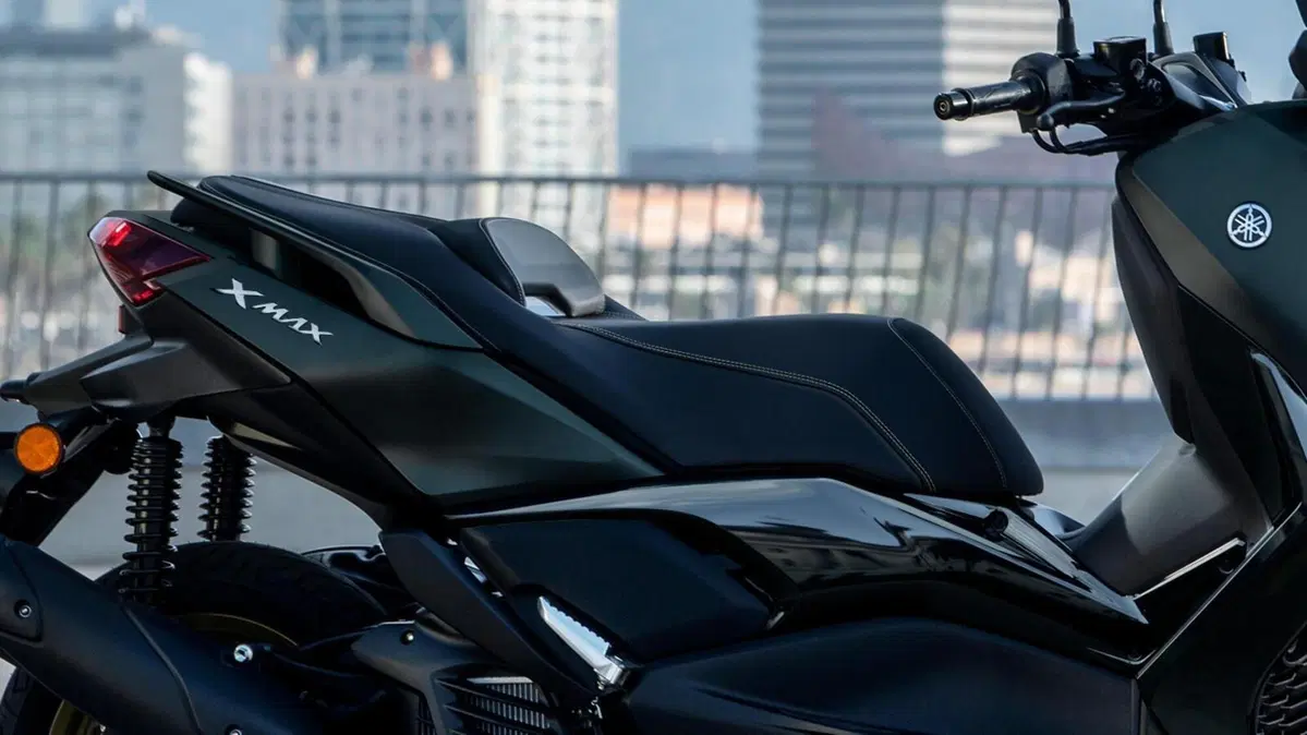 Nuovi Yamaha XMAX 2023, estetica più sportiva e connettività (15)