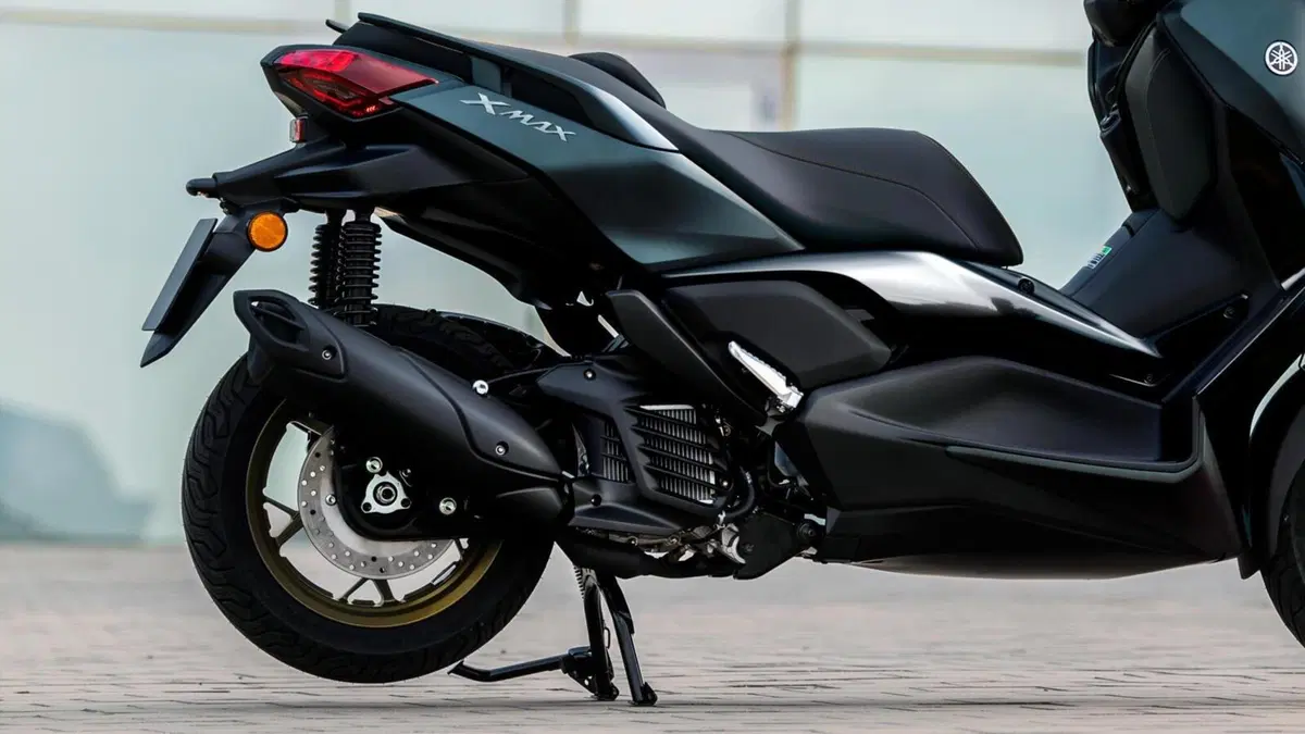 Nuovi Yamaha XMAX 2023, estetica più sportiva e connettività (18)