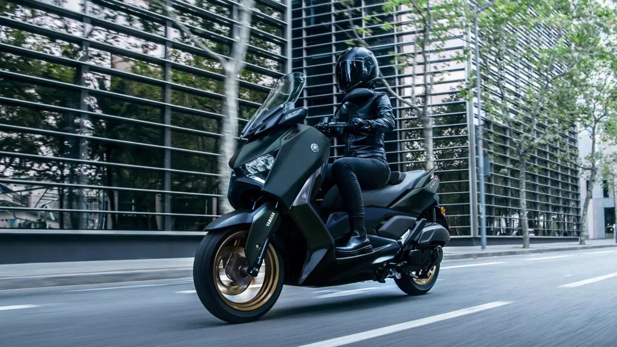 Nuovi Yamaha XMAX 2023, estetica più sportiva e connettività (20)