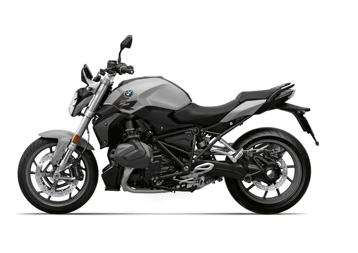 La BMW R1250R del 2023 si arricchisce così nella dotazione di serie (6)