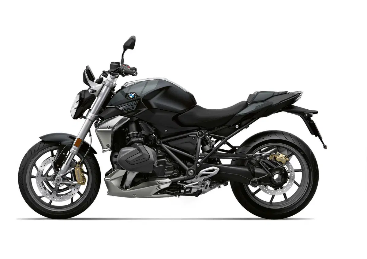 La BMW R1250R del 2023 si arricchisce così nella dotazione di serie (10)
